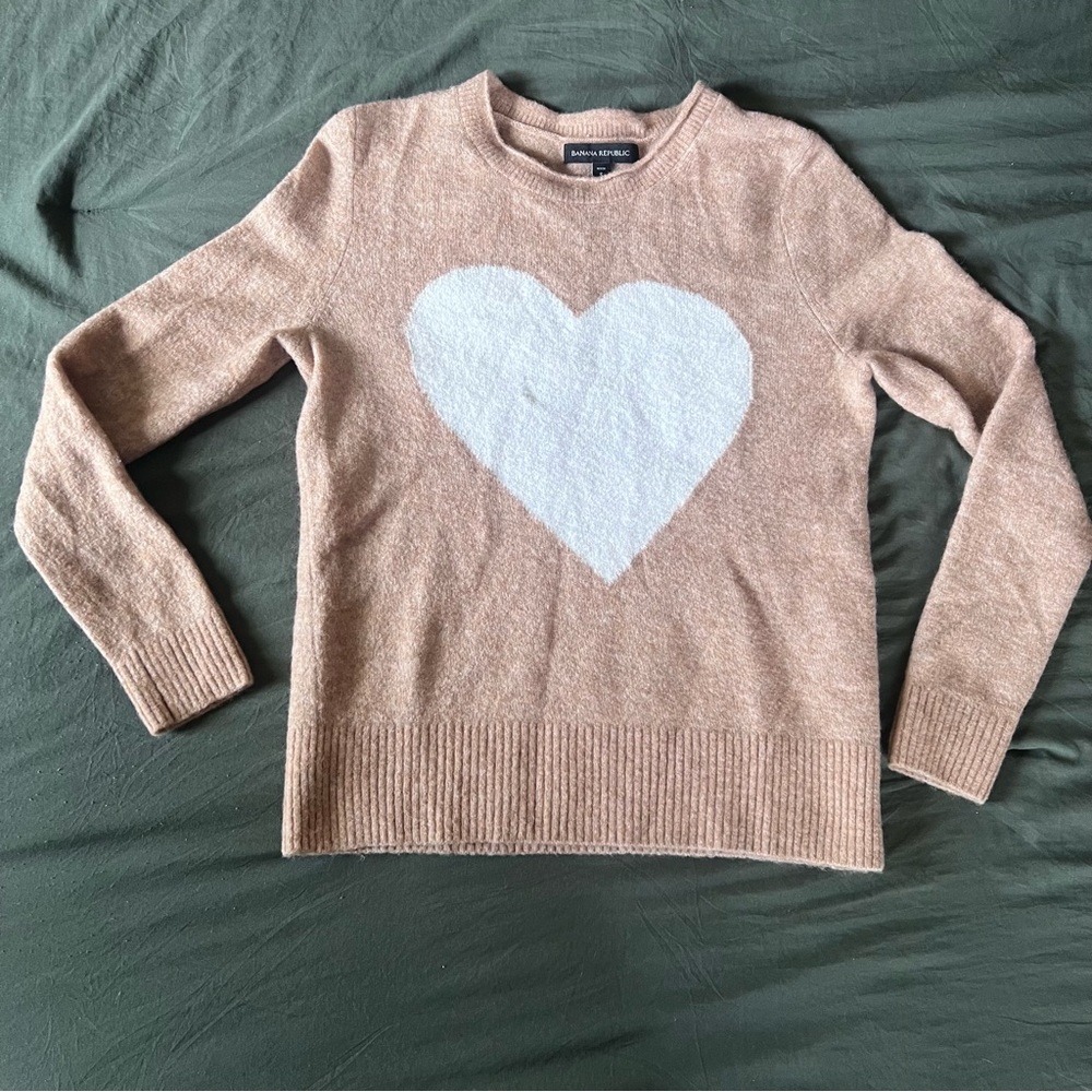 Banana Republic Long Sleeve Tan & White Heart Long Sleeve Sweater Women SP EUC